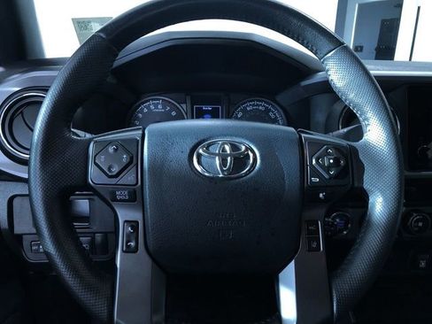 Used 2019 Toyota Tacoma TRD Sport image 19