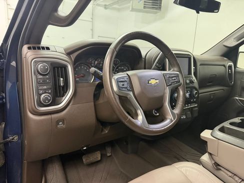 Used 2019 Chevrolet Silverado 1500 LT w/ Convenience Package AWD/4WD image 4
