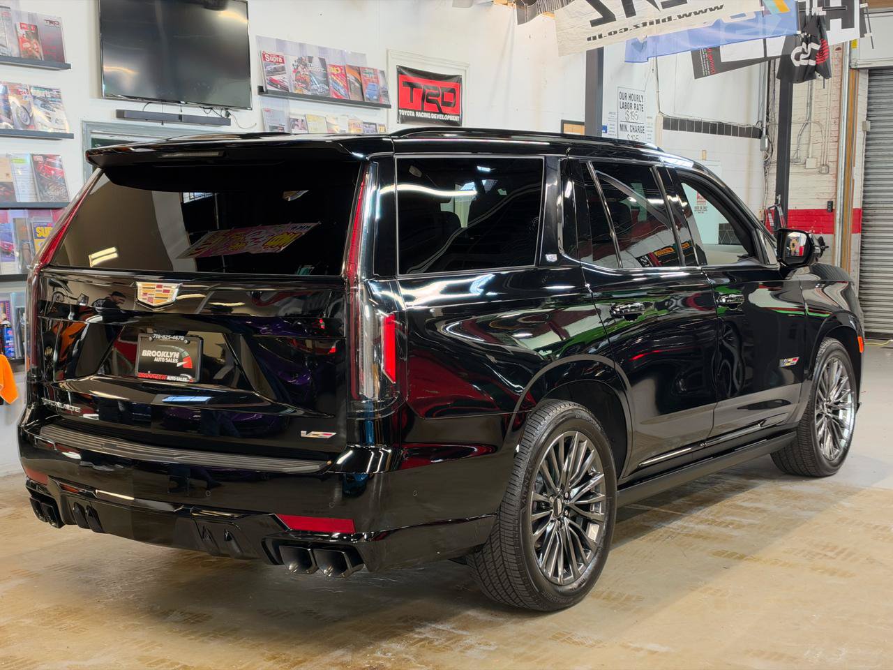 Used 2023 Cadillac Escalade V AWD/4WD image 6