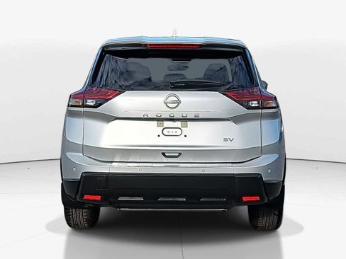 Used 2024 Nissan Rogue SV image 6