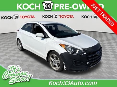 Used 2017 Hyundai Elantra GT image 1