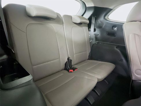 Used 2017 Hyundai Santa Fe Limited FWD image 31