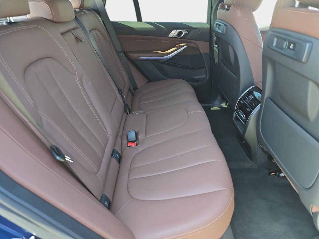 Used 2022 BMW X5 sDrive40i w/ M Sport Package RWD image 13