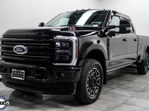 Used 2025 Ford F250 Platinum AWD/4WD image 8