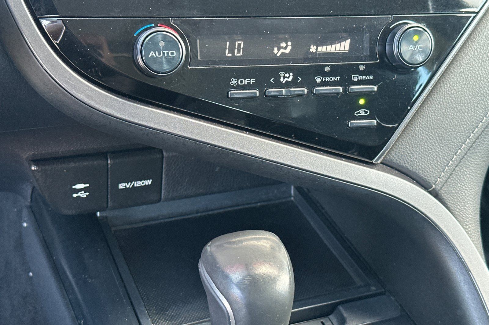 Certified 2019 Toyota Camry SE FWD image 18