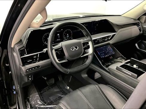 Used 2025 INFINITI QX80 Sensory AWD/4WD image 16