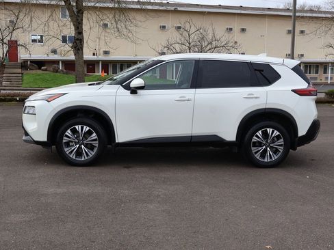 Used 2023 Nissan Rogue SV image 3