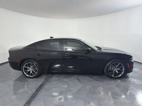 Used 2022 Dodge Charger SXT w/ Plus Group RWD image 4