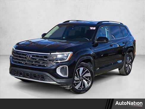 Used 2025 Volkswagen Atlas SE image 1