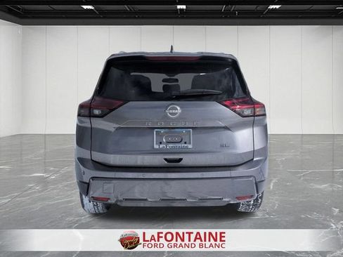 Used 2025 Nissan Rogue SL FWD image 4