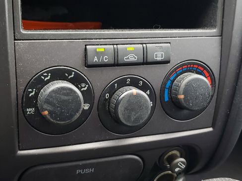 Used 2005 Hyundai Elantra GLS FWD image 25