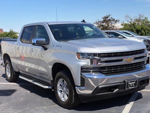Used 2022 Chevrolet Silverado 1500 LT AWD/4WD image 3
