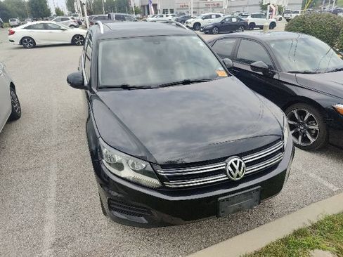 Used 2017 Volkswagen Tiguan Wolfsburg Edition FWD image 19