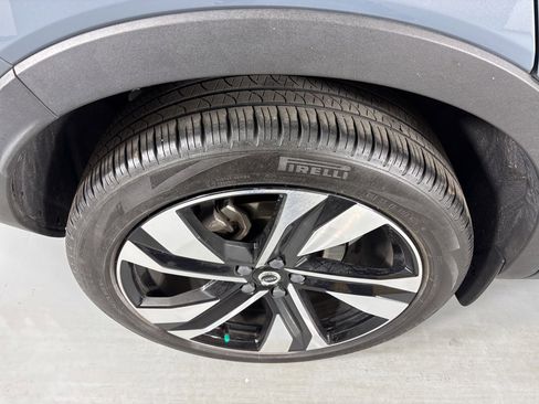 Used 2023 Volvo XC40 B4 Ultimate w/ Protection Package Premier image 10