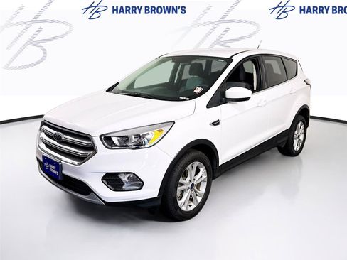 Used 2017 Ford Escape SE w/ SE Cold Weather Package AWD/4WD image 1