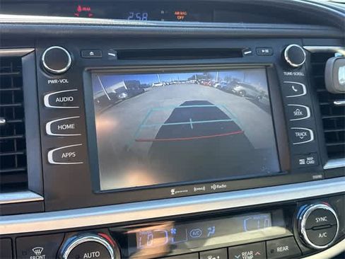 Used 2019 Toyota Highlander XLE image 22