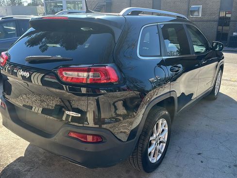 Used 2017 Jeep Cherokee Latitude w/ Safety/Convenience Group image 5