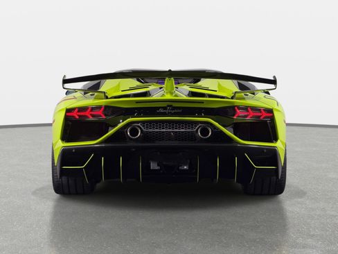 Used 2020 Lamborghini Aventador SVJ AWD/4WD image 16