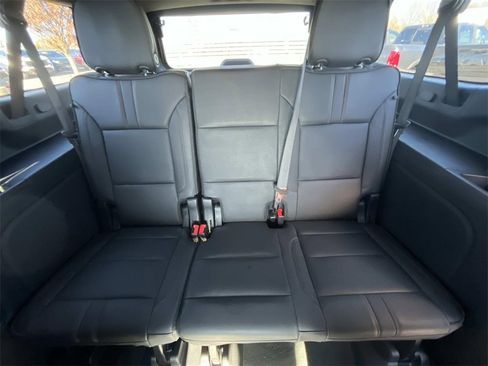 Used 2024 Chevrolet Suburban RST w/ Luxury Package image 16