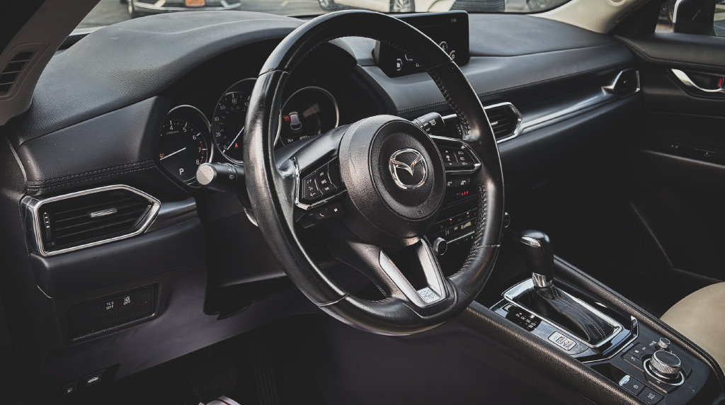 Used 2020 MAZDA CX-5 Touring FWD image 2