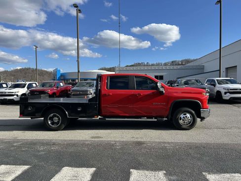Used 2024 Chevrolet Silverado 3500 LT w/ Convenience Package image 2