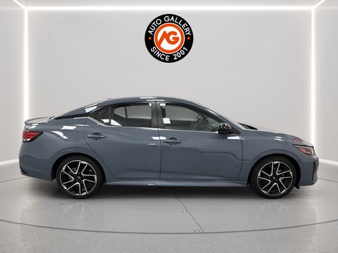 Used 2025 Nissan Sentra SR w/ SR Premium Package FWD image 2