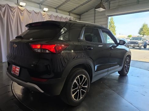 Used 2025 Chevrolet TrailBlazer LT FWD image 3