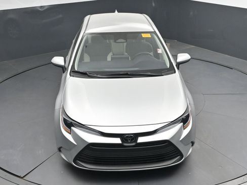 Used 2025 Toyota Corolla LE image 31