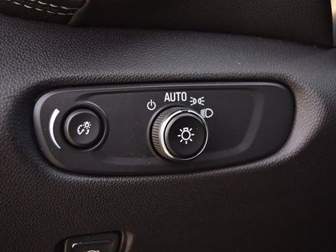 Used 2025 Chevrolet Blazer LT image 9