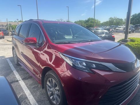 Used 2024 Toyota Sienna XLE w/ XLE Plus Package AWD/4WD image 2