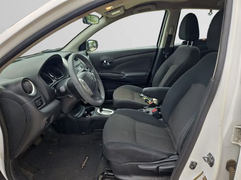 Used 2016 Nissan Versa SV FWD image 9