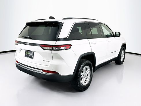 Used 2023 Jeep Grand Cherokee Laredo w/ Luxury Tech Group I RWD image 9