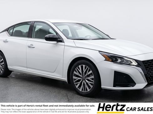 Used 2025 Nissan Altima 2.5 SV image 1