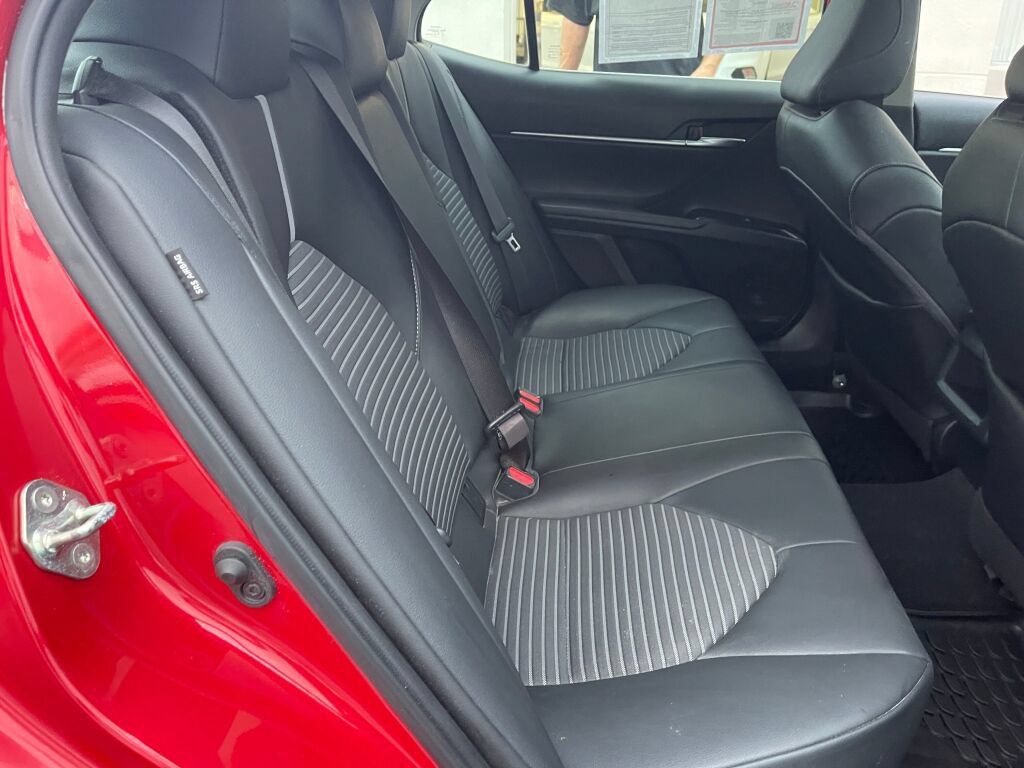 Used 2020 Toyota Camry SE FWD image 27