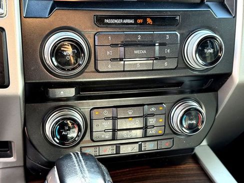 Used 2015 Ford F150 Lariat w/ Equipment Group 502A Luxury image 19