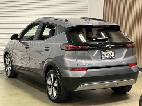 Used 2022 Chevrolet Bolt EUV LT w/ Convenience Package FWD image 4