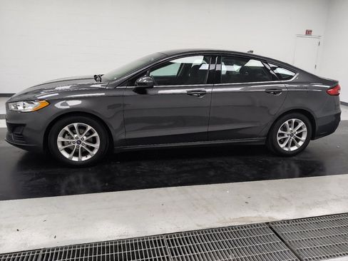 Used 2019 Ford Fusion SE FWD image 2