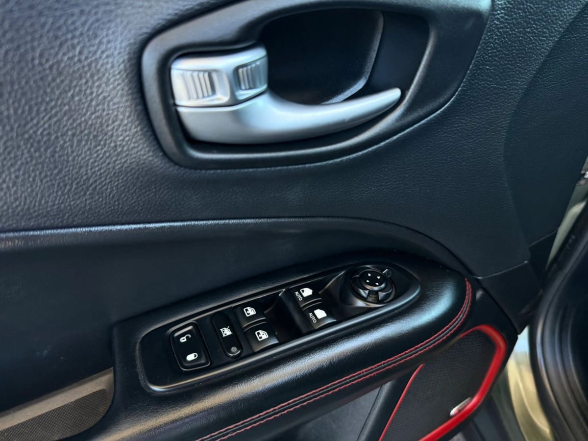 Used 2017 Jeep Compass Trailhawk AWD/4WD image 36