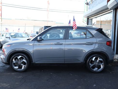 Used 2023 Hyundai Venue Limited image 5