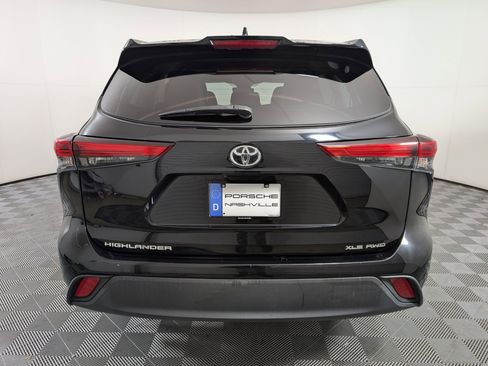 Used 2020 Toyota Highlander XLE image 11
