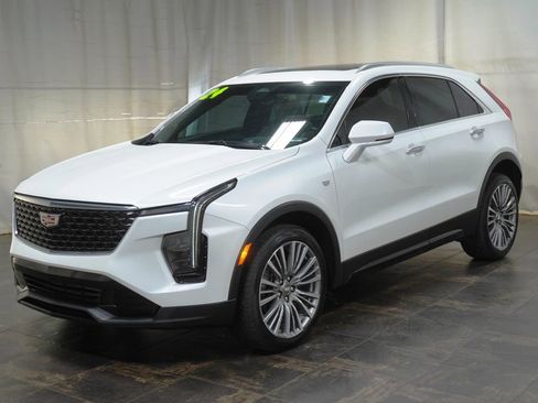 Used 2024 Cadillac XT4 Premium Luxury AWD/4WD image 2