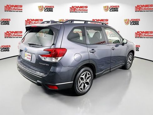 Used 2023 Subaru Forester Premium image 17