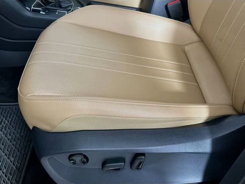 Used 2024 Volkswagen Tiguan SE R-Line image 29