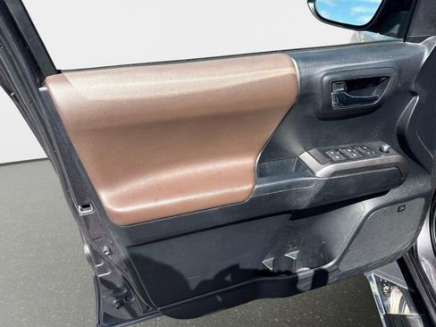 Used 2017 Toyota Tacoma Limited w/ Tow Package image 16