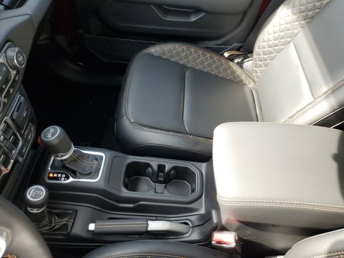 Used 2021 Jeep Wrangler Unlimited Sahara image 24