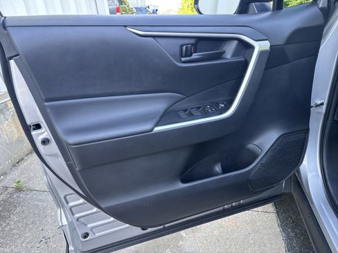 Used 2024 Toyota RAV4 LE AWD/4WD image 9