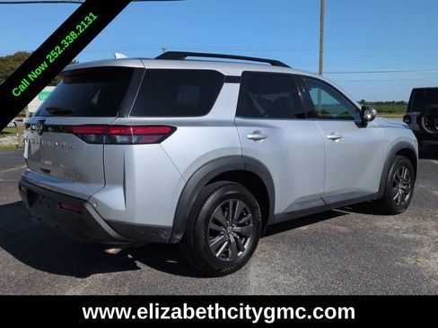 Used 2022 Nissan Pathfinder SV AWD/4WD image 4