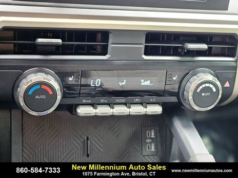 Used 2024 Toyota Tacoma TRD Off-Road image 21