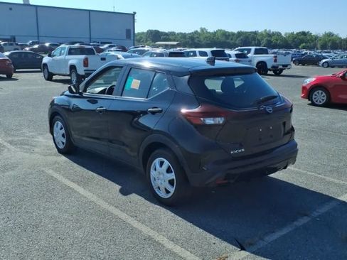 Used 2022 Nissan Kicks S FWD image 2