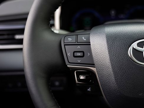 Used 2025 Toyota Camry XSE w/ Premium Plus Package image 15